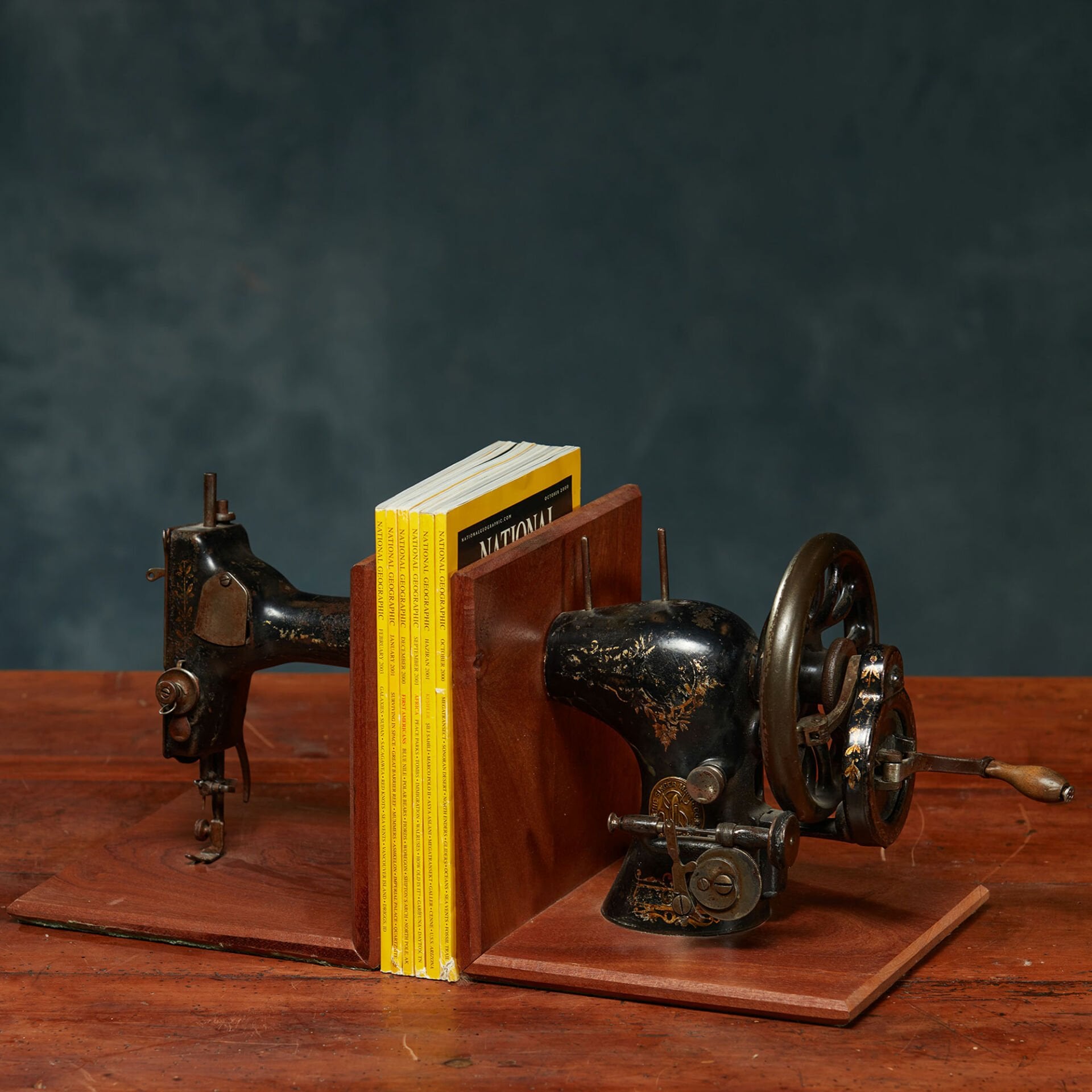 Singer Kitap Tutacağı