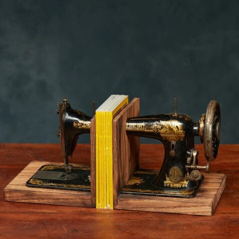 Singer Kitap Tutacağı