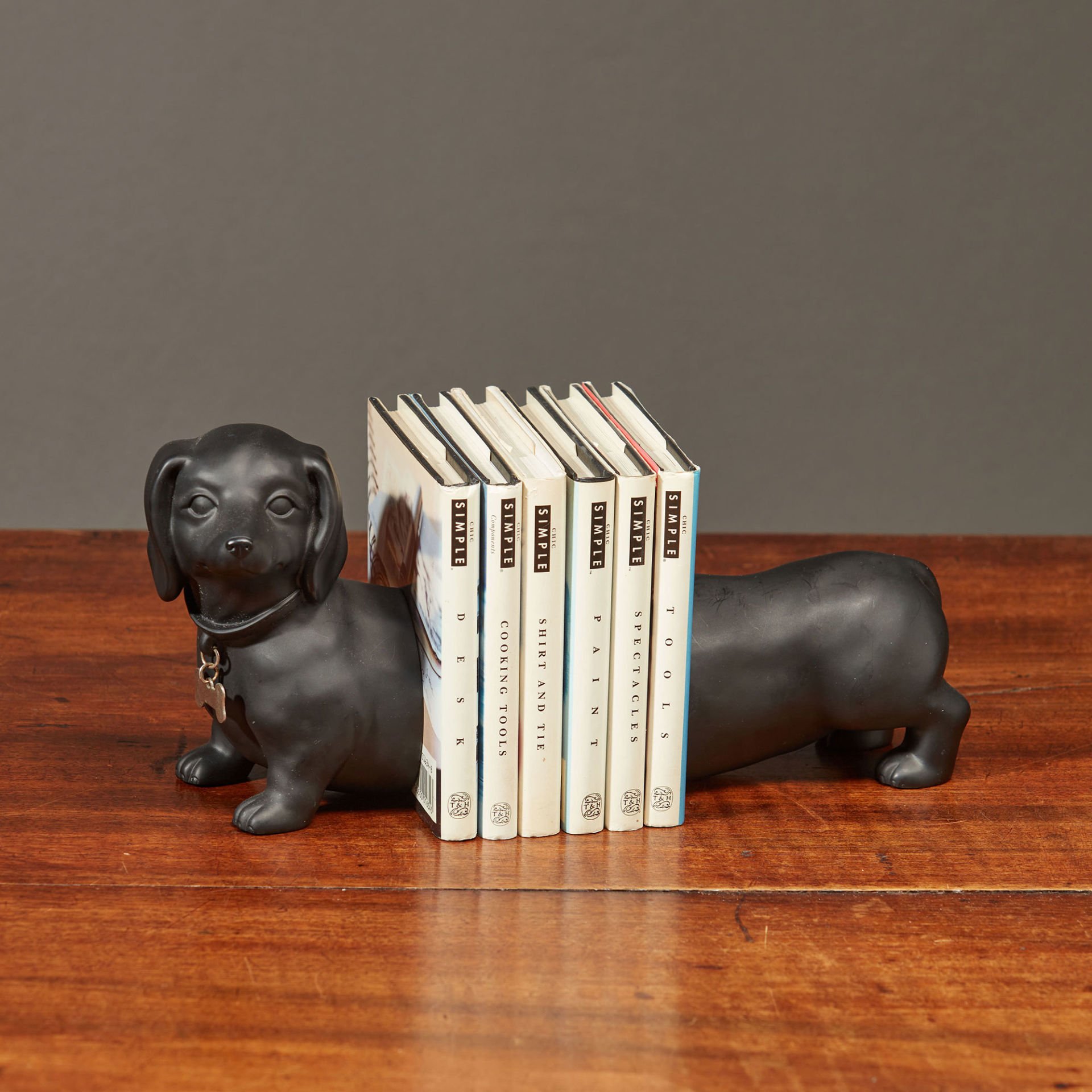Danya B. Dachshund Kitap Dayanağı