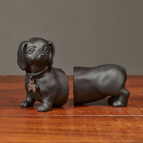 Danya B. Dachshund Kitap Dayanağı