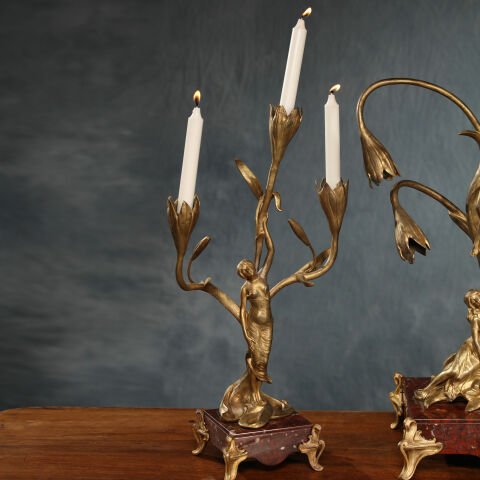 'Agonie de lis' Clock and Candlestick Set
